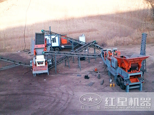 鄂式移动破碎机现场