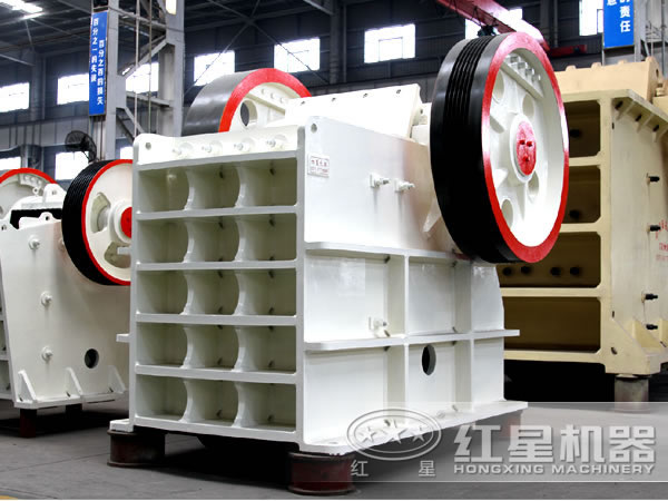 鄂式破碎机车间图片