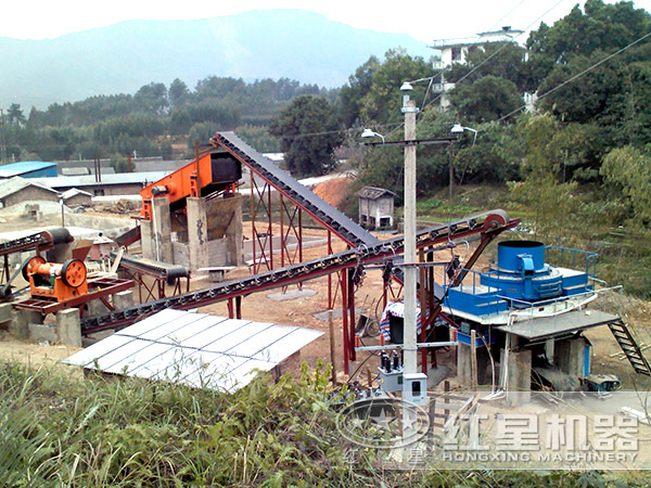 冲击式破碎机现场工作图