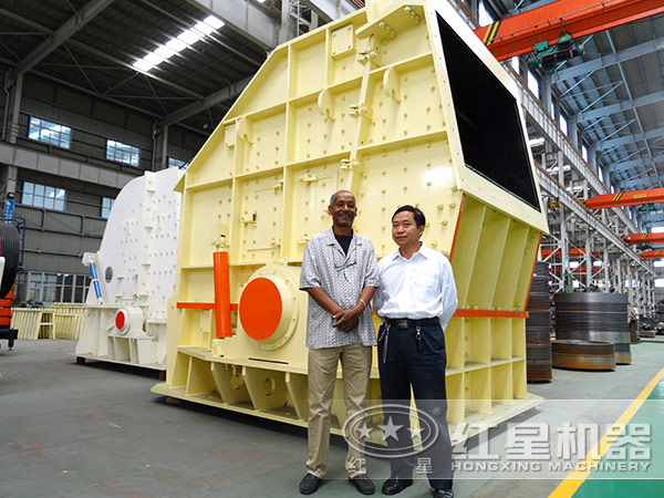 红星机器客户与设备合影 红星机器客户与设备合影