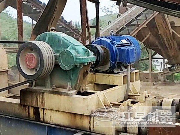 对辊破碎机现场2