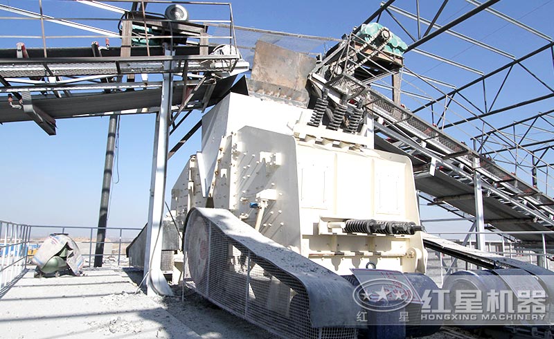 反击式破碎机作业现场