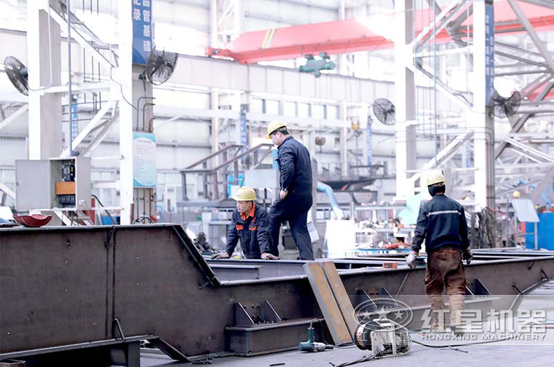 红星机器车间工作现场 红星机器车间工作现场